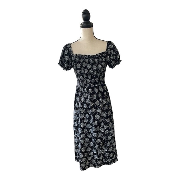 ♥️Melrose And Market♥️Puffed sleeved Midi dress smoked floral Dress size (Small) - Picture 5 of 7